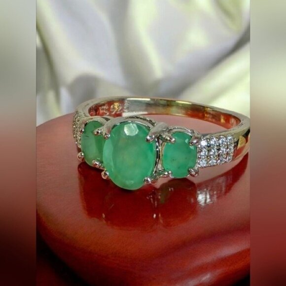 925 Sterling Silvet Ring with Natural Emerald Gemstones & Cz - Picture 9 of 9